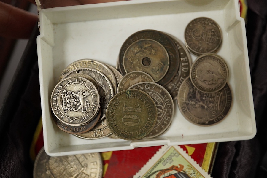 Assorted coinage to include Queen Victoria one shilling 1899 and Edward VII crown 1909. Condition - varies